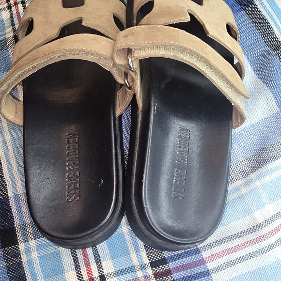 Steve Madden Black Footbed with Tan Leather Upper Slide Sandals - Picture 4 of 4